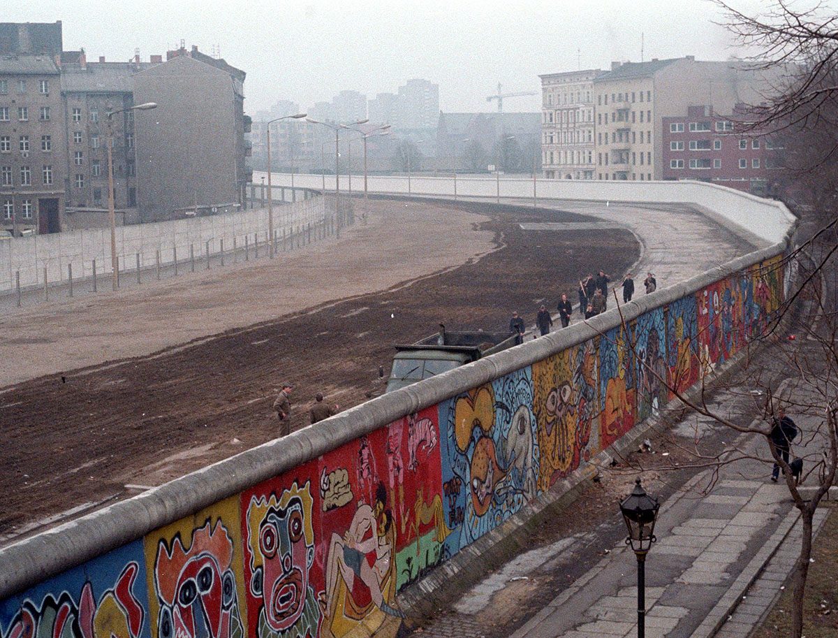 Soğuk Savaş Nedir? (1947–1991) Nedenleri, Büyük Krizleri ve Türkiye'nin Konumu